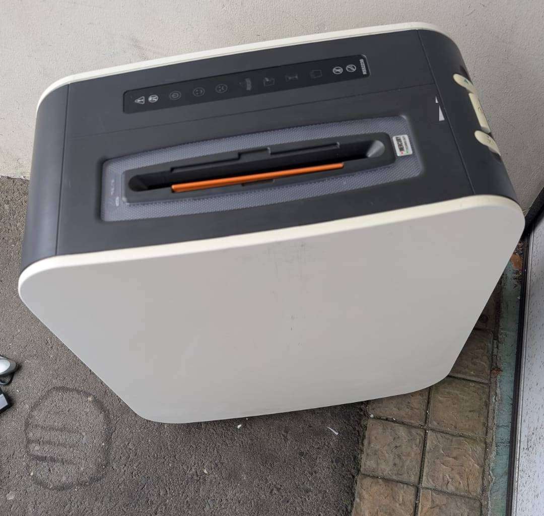 Acco Rexel RSS2230 Mercury Paper Shredder (Shred Capacity 20-22 sheets)