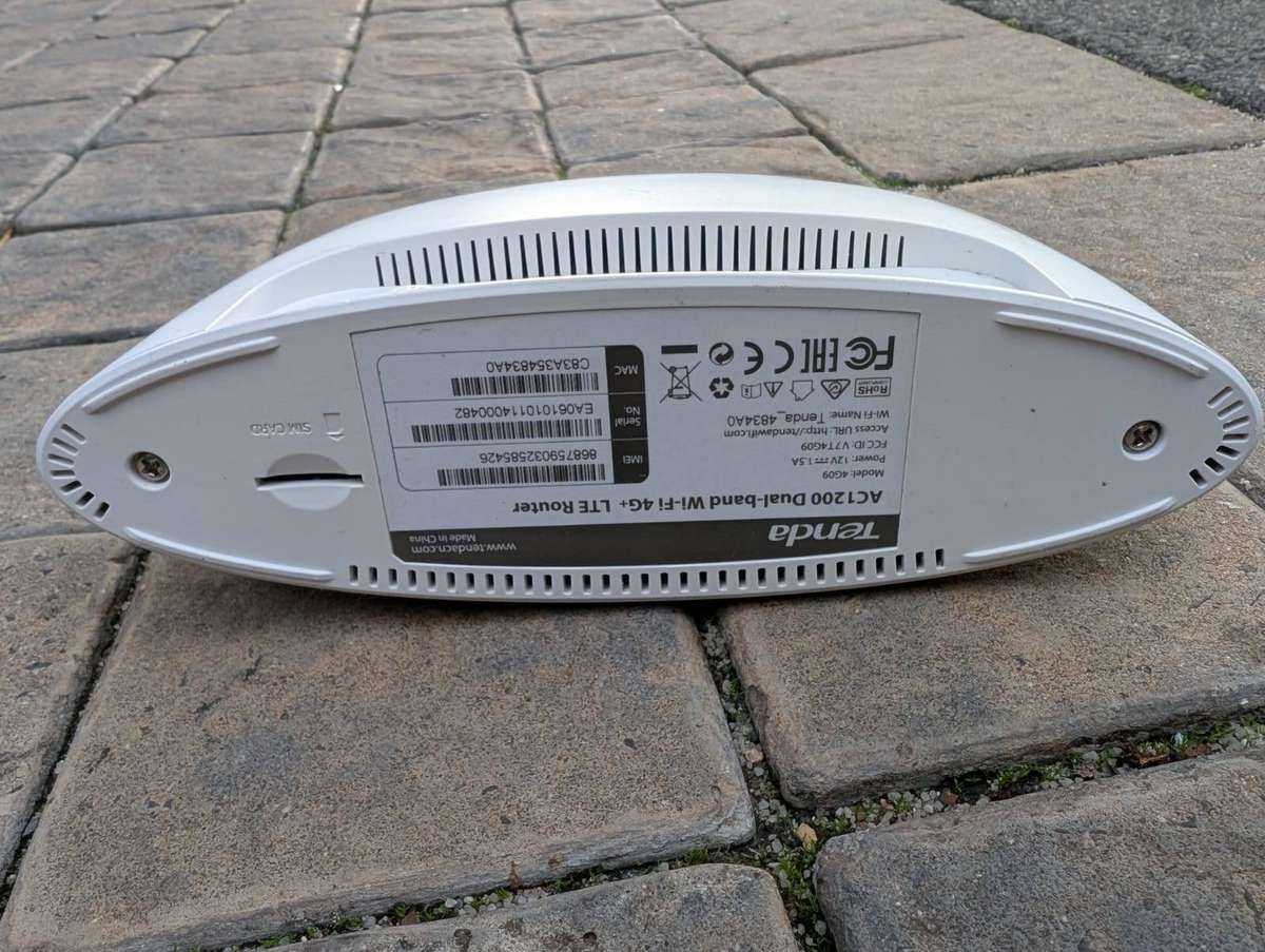 Tenda AC1200 Dual Band Wi-Fi 4G+ LTE Router (Model: 4G09)