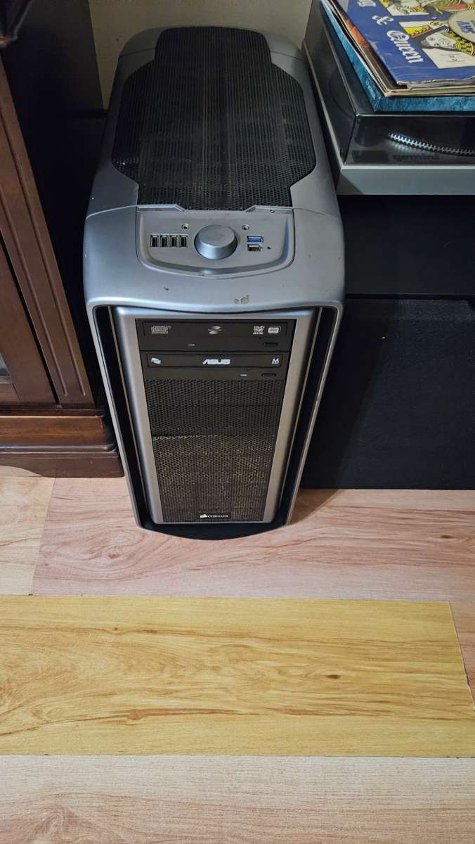 LGA 1155 System - Intel Core i7 2600, 16GB RAM, Foxconn Motherboard, Corsair 600T Case