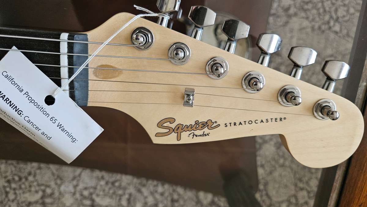 Squier by Fender Stratocaster - Black