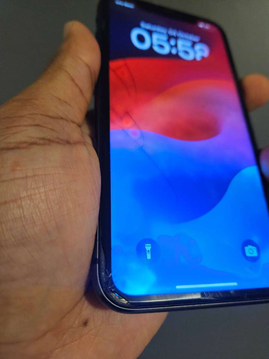 Apple iPhone 11  Black  64GB  Working 100% (Screen Cracks)