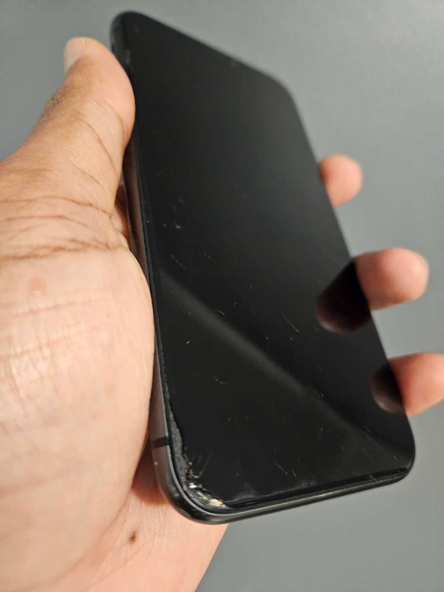 Apple iPhone 11  Black  64GB  Working 100% (Screen Cracks)