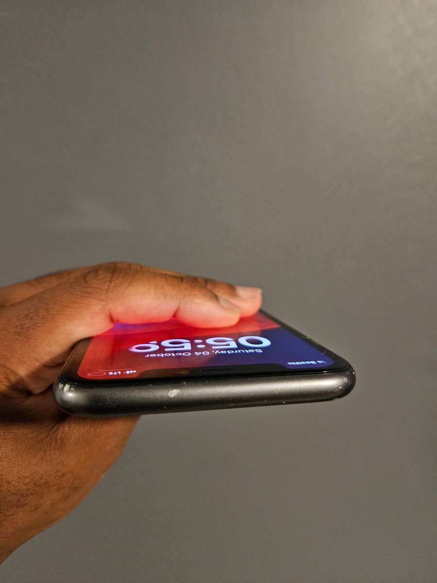 Apple iPhone 11  Black  64GB  Working 100% (Screen Cracks)