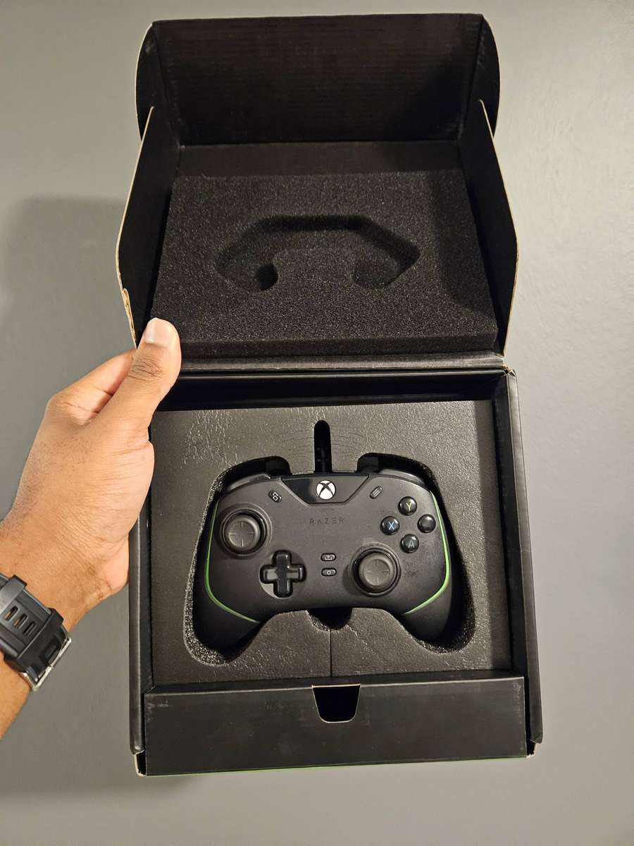 Razer Wolverine V2 Wired Controller  Xbox Series X (A-Button Faulty)  Selling As-Is