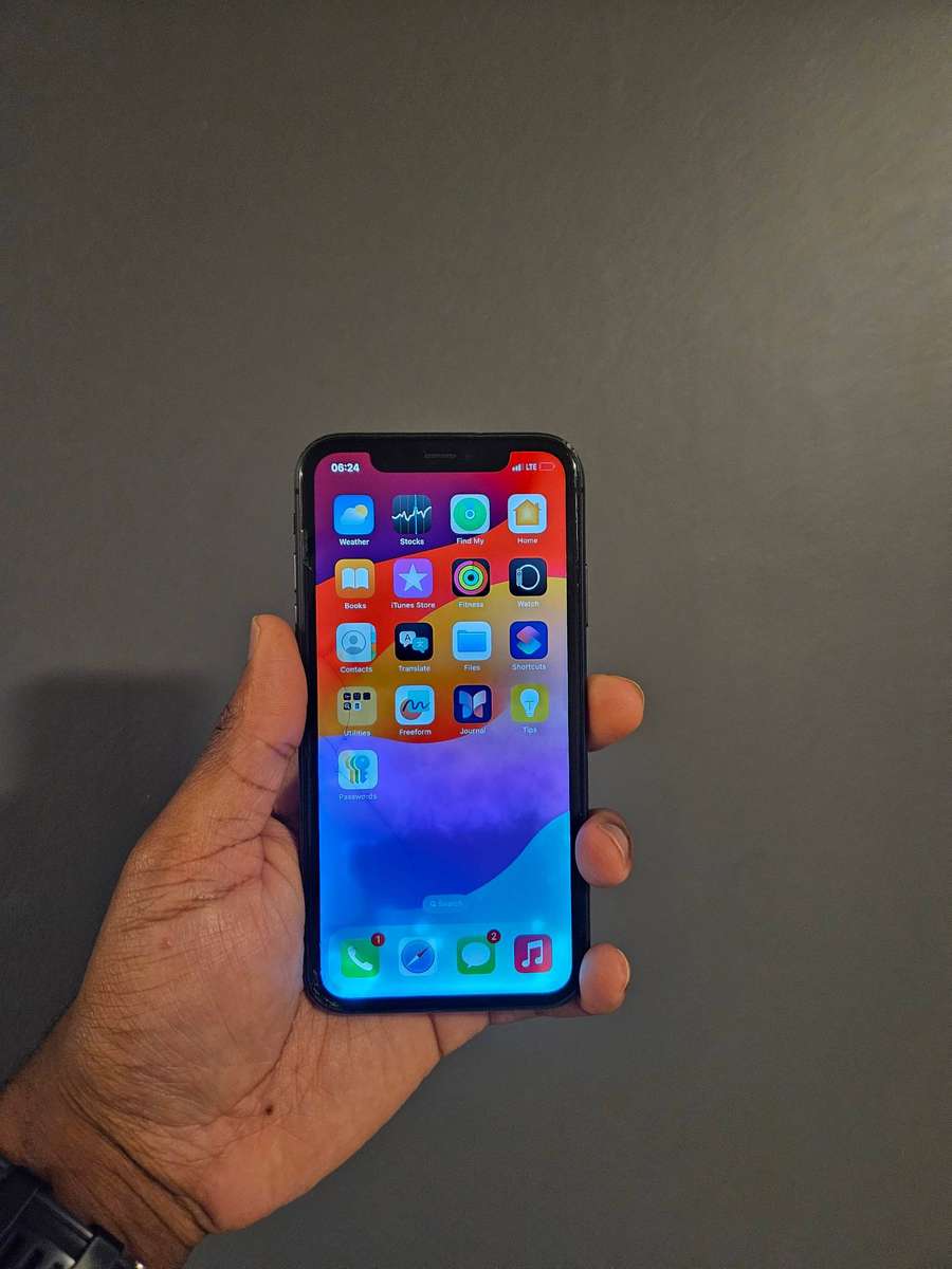 Apple iPhone 11  Black  64GB  Working 100% (Screen Cracks)