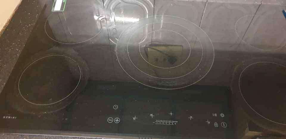 Defy DHD514 900mm Gemini Touch Control Vitroceramic Hob ( Faulty)