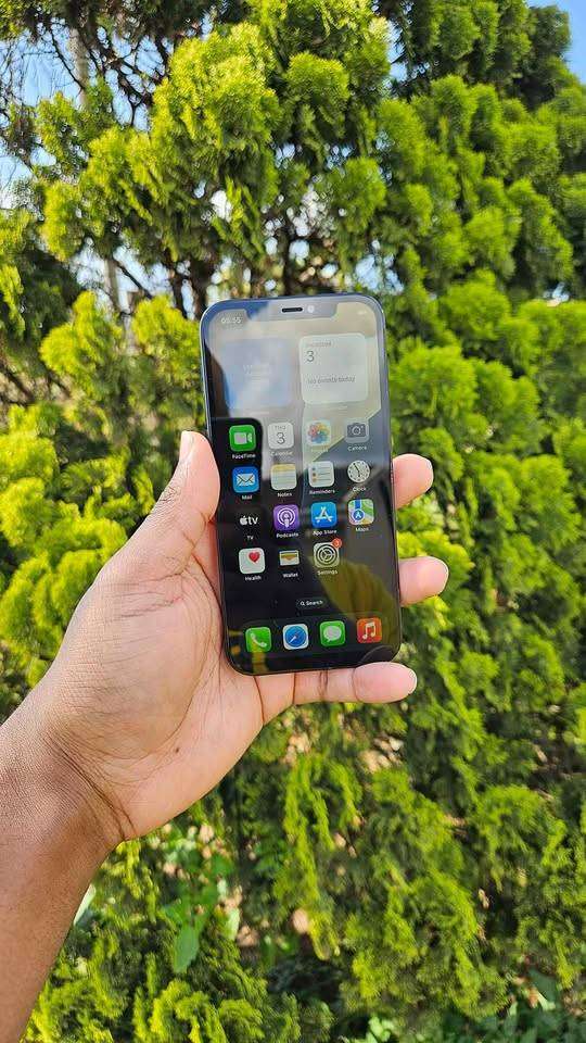 Apple iPhone 12 64GB  Grade B / Good Condition | Phone + USB-C Cable