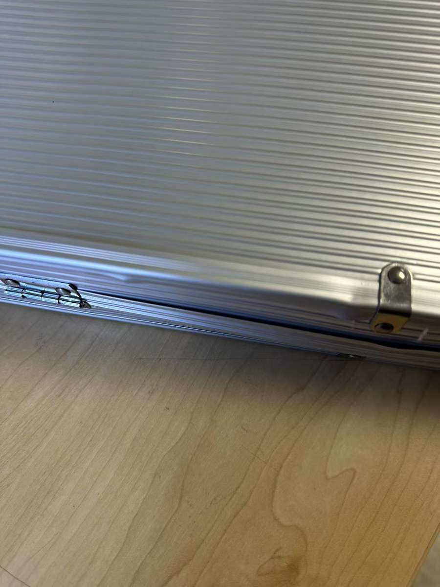 Poker Set 300 Pieces with Aluminum Case, 2 Decks of Cards, Dealer Button, 5 Dic