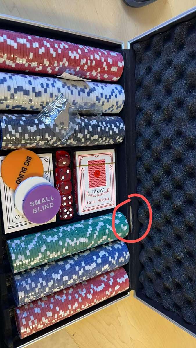 Poker Set 300 Pieces with Aluminum Case, 2 Decks of Cards, Dealer Button, 5 Dic