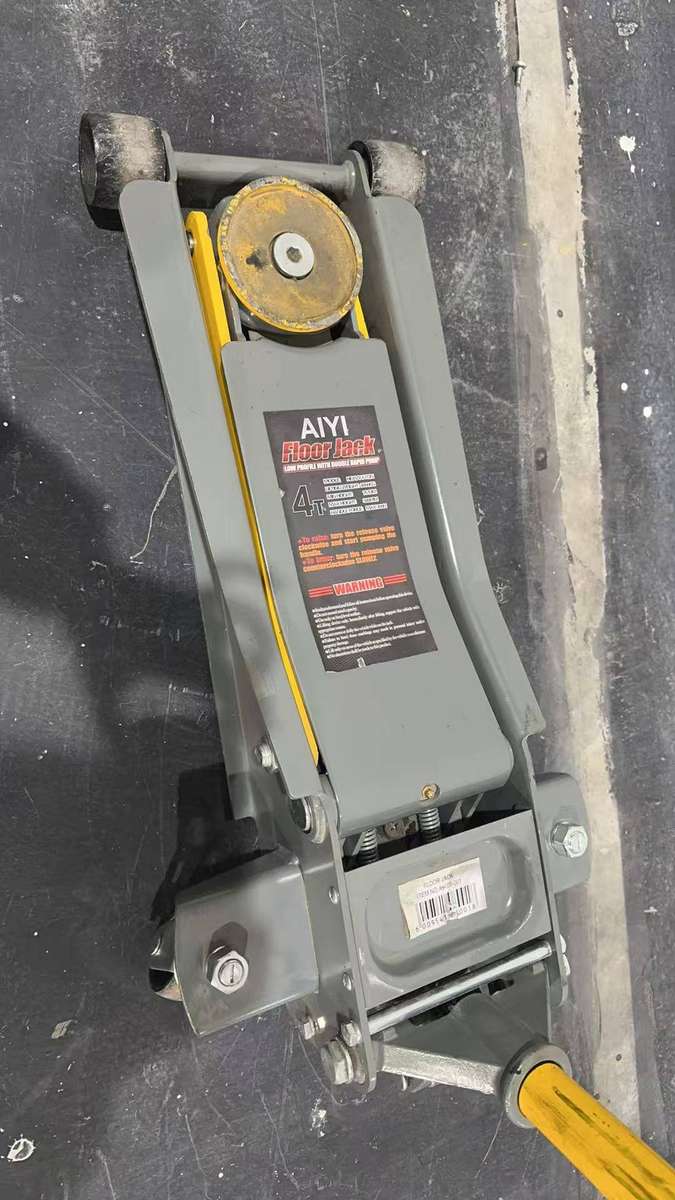 AIYI 4 Ton Low Profile Hydraulic Floor Jack