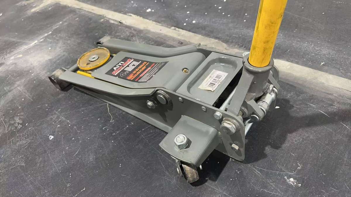 AIYI 4 Ton Low Profile Hydraulic Floor Jack