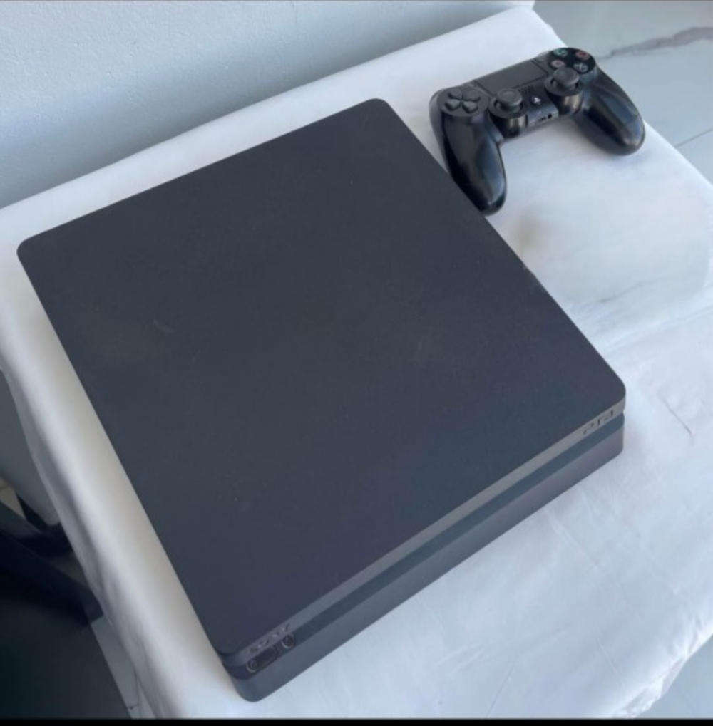 Playstation 4 slim 1TB