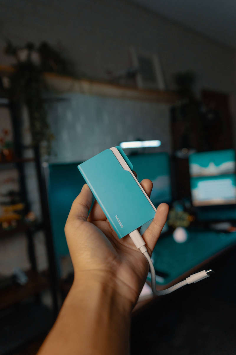 Mac-Style Folder SSD Enclosure | Compact Aluminium USB-C Storage with 128GB SSD