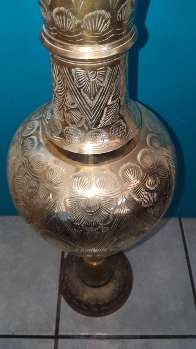Beautiful Solid Brass Vase. 5 Kg