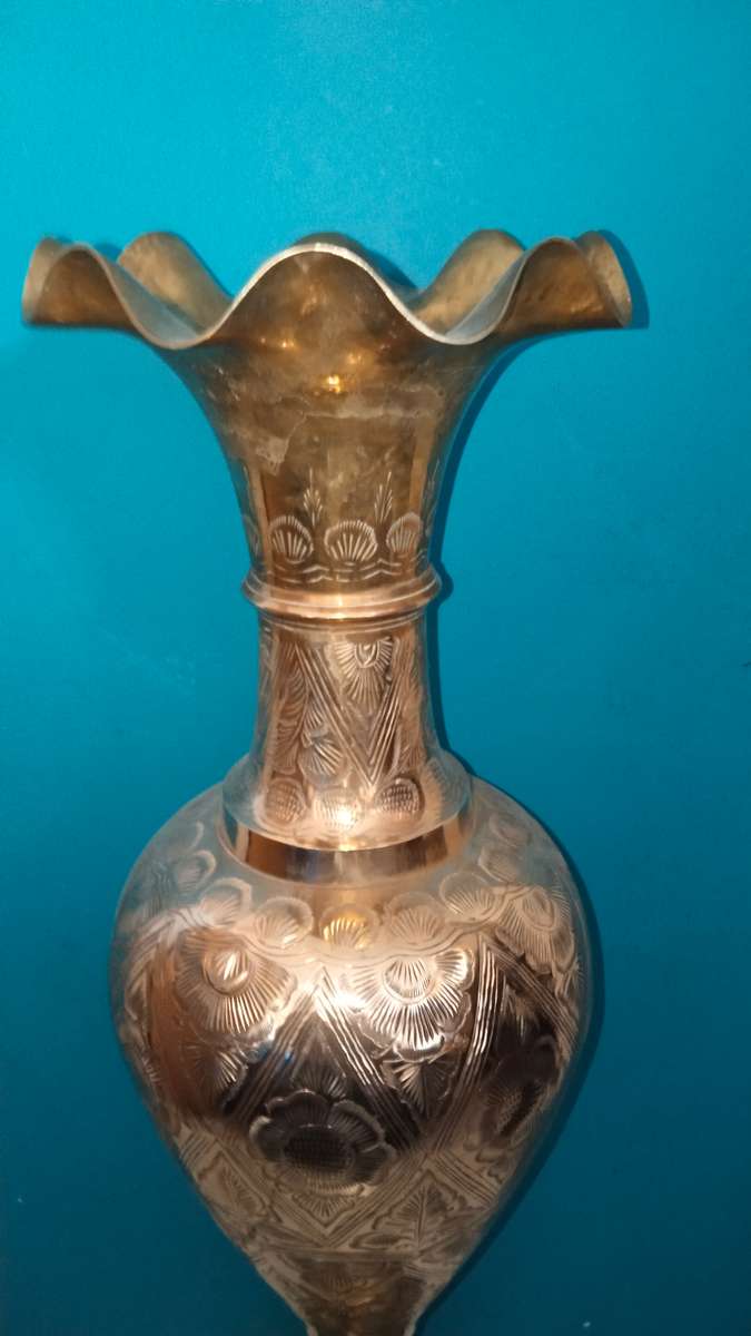 Beautiful Solid Brass Vase. 5 Kg