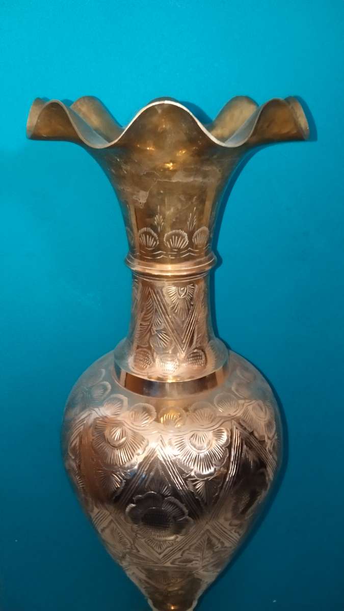 Beautiful Solid Brass Vase. 5 Kg