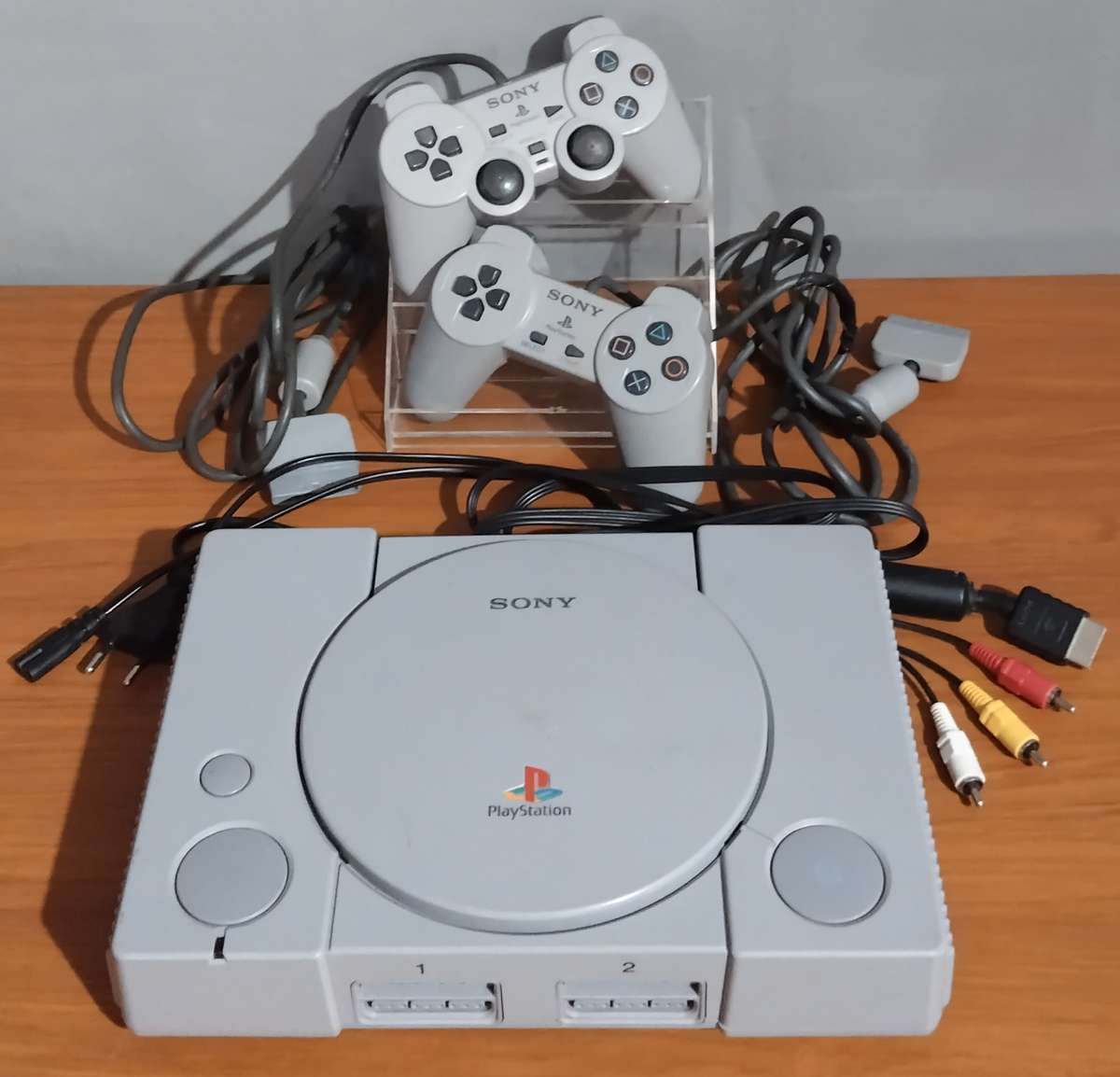 PS1 * Original PlayStation ONE (It's CHIPPED)
