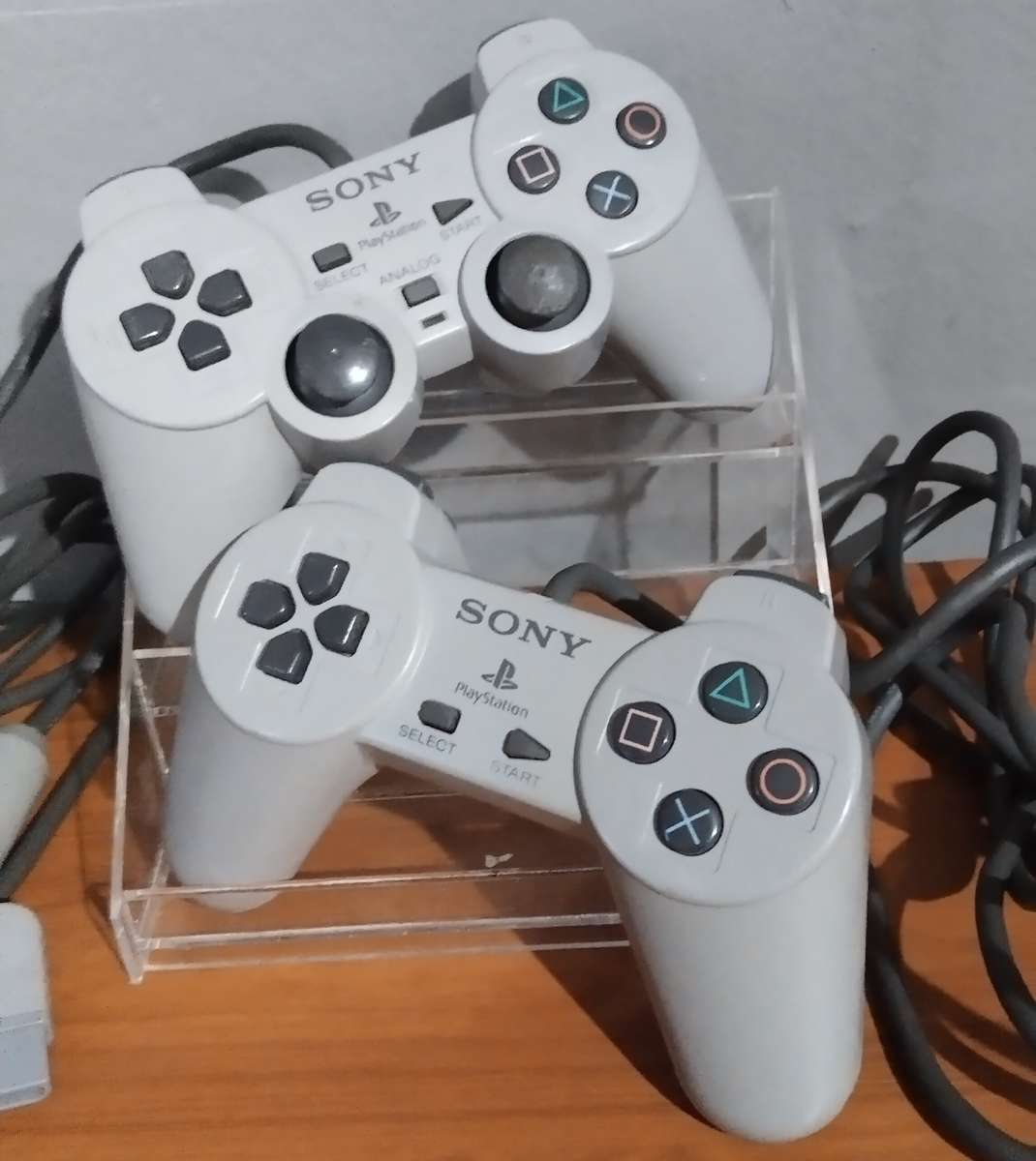 PS1 * Original PlayStation ONE (It's CHIPPED)