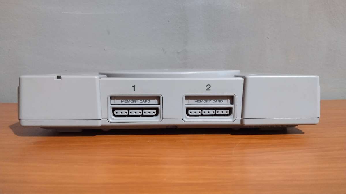 PS1 * Original PlayStation ONE (It's CHIPPED)