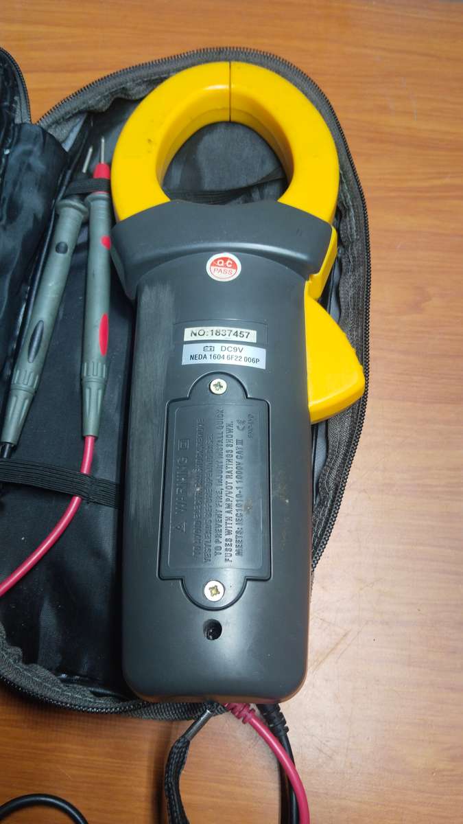 Mastech ACDC Dynamics BM2000B Panel Calibration Clamp Multimeter 2000A 1000V