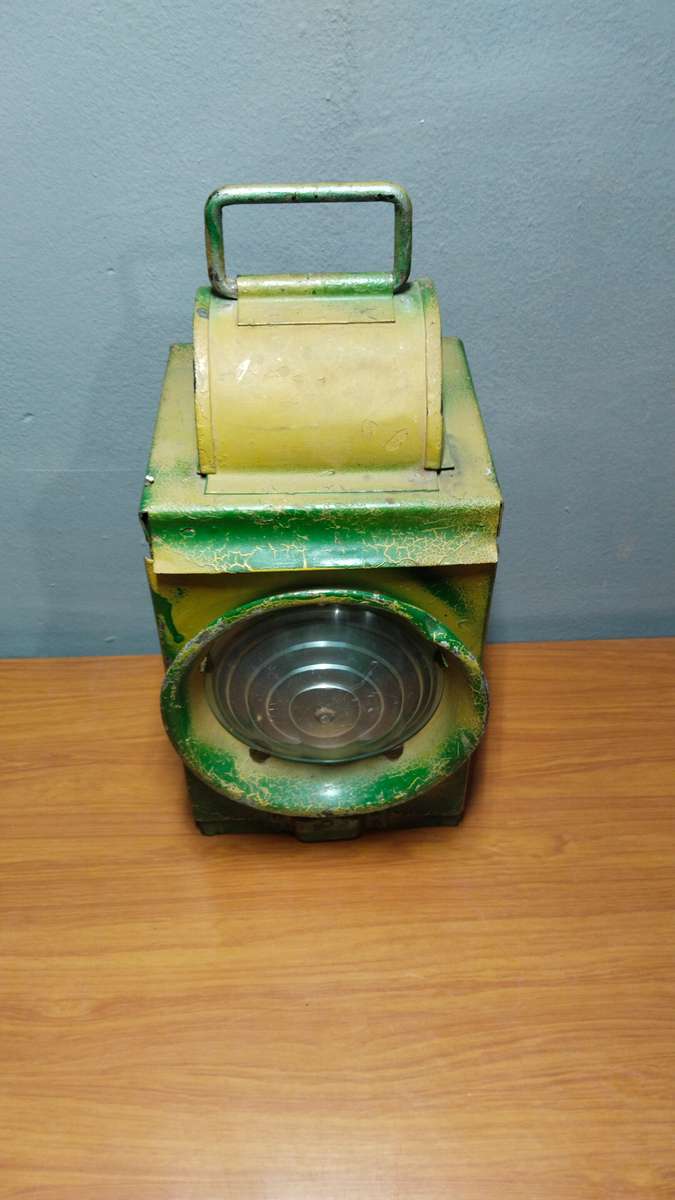 Vintage SAV/SAT Signal Lamp