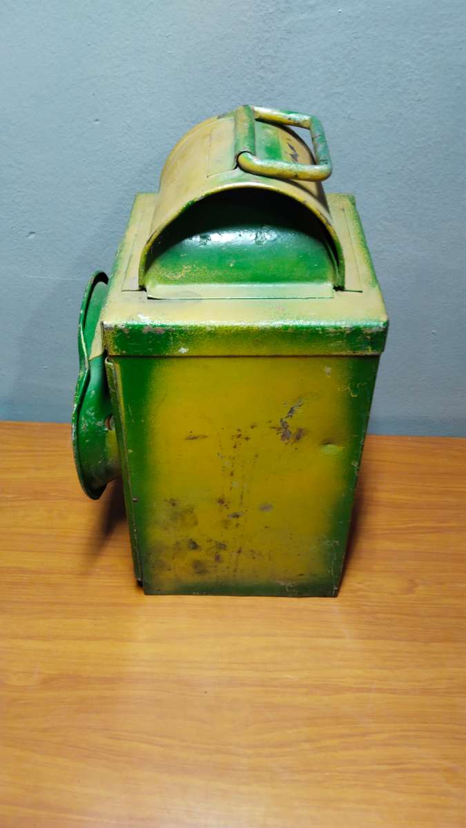 Vintage SAV/SAT Signal Lamp