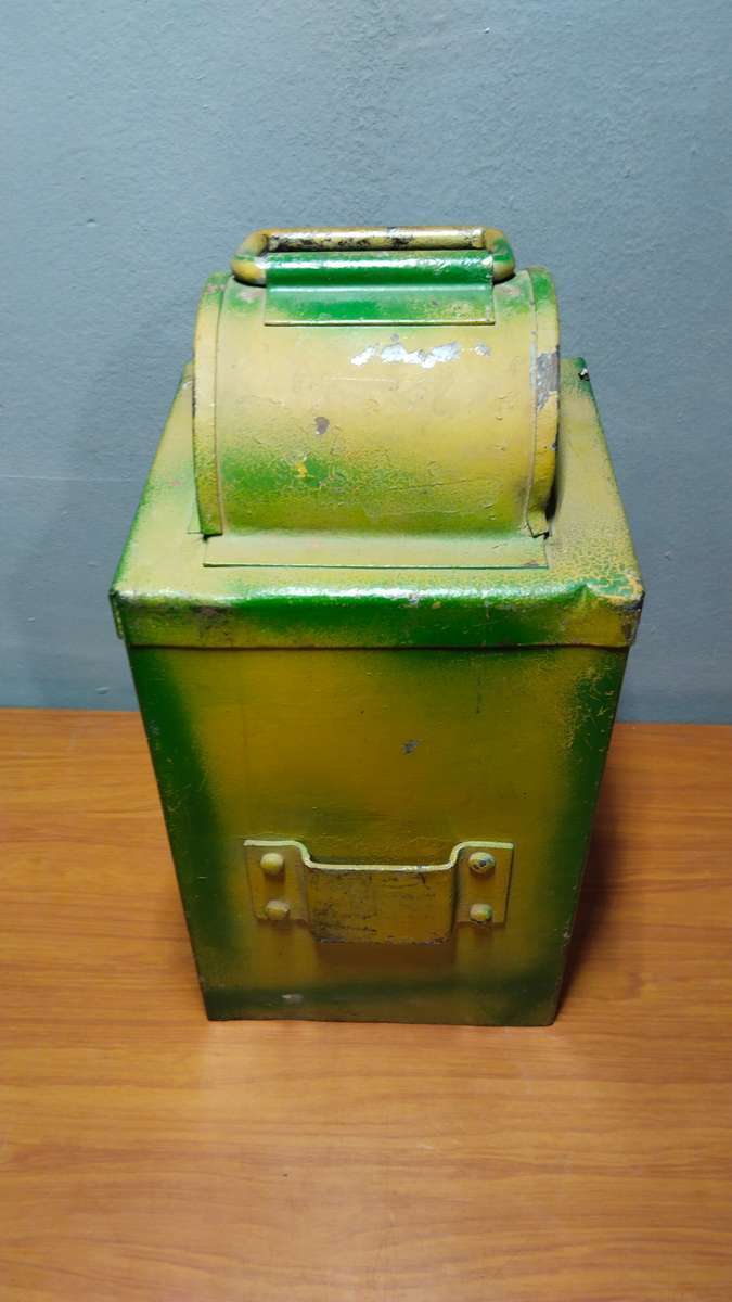 Vintage SAV/SAT Signal Lamp