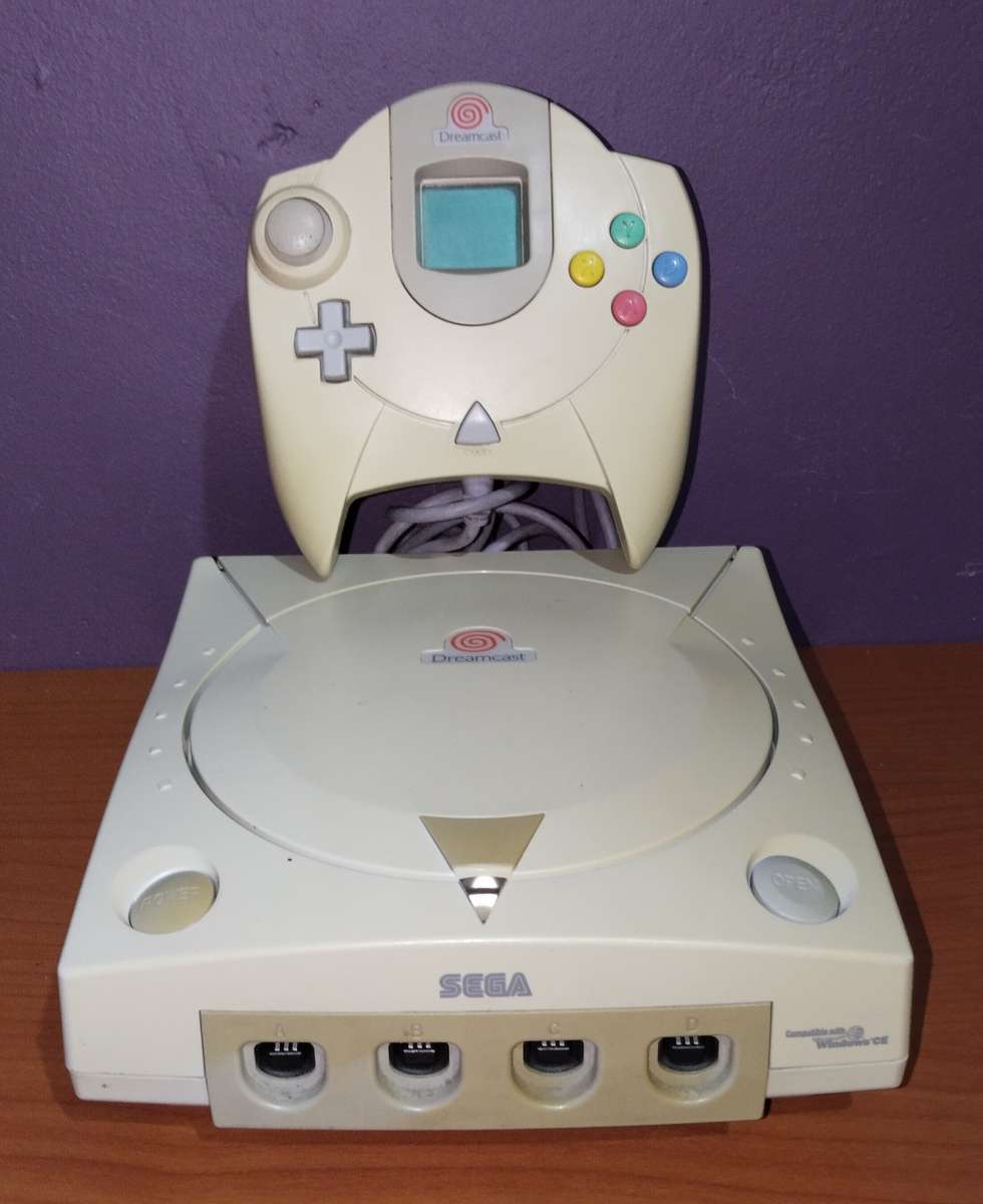 SEGA Dreamcast Console, Remote and Visual Memory Unit (Needs AV Cable)