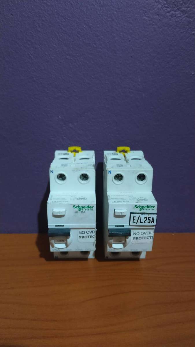 Schneider Electric 25A Earth Leakage Circuit Breaker