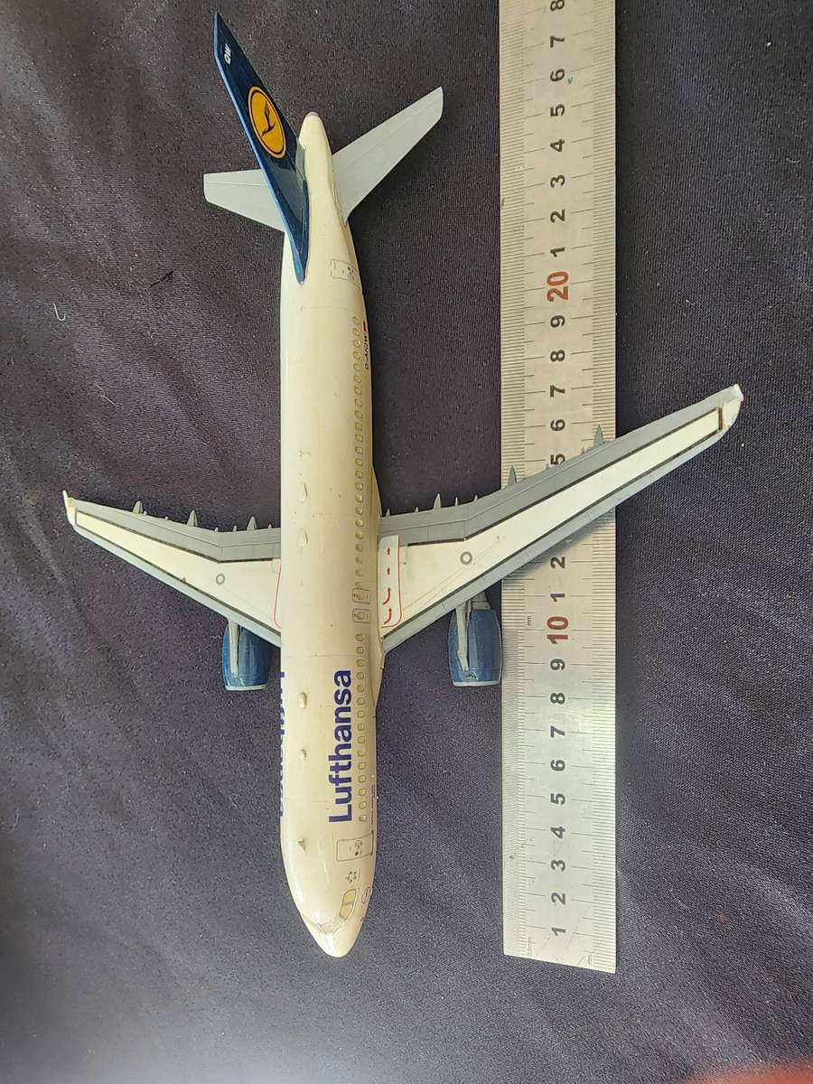 RARE COLLECTABLE LUFTHANSA  MODEL PLANE