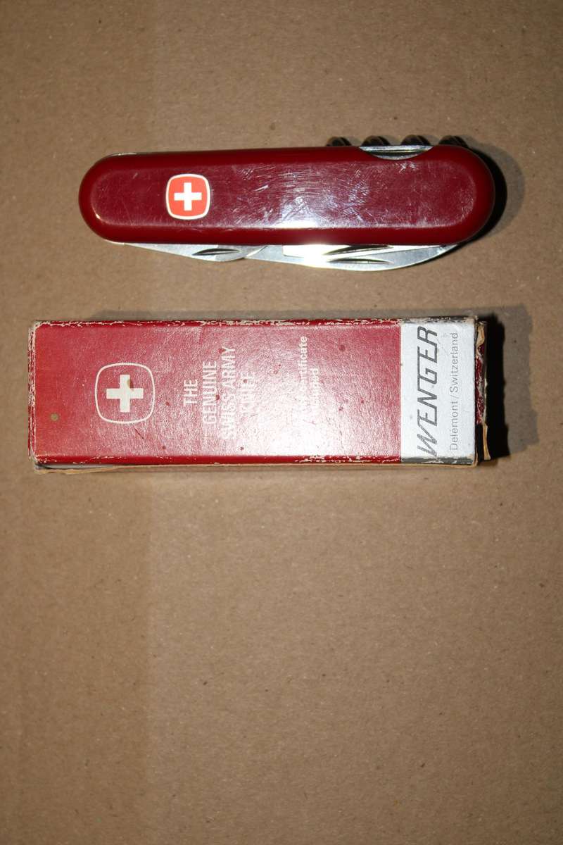 GENIUNE WENGER  SWISS ARMY KNIFE IN BOX
