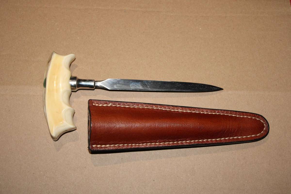 BEAUTIFUL HANDMADE PUSHDAGGER WITH WARTHOG HANDLE AND LEATHER POUCH