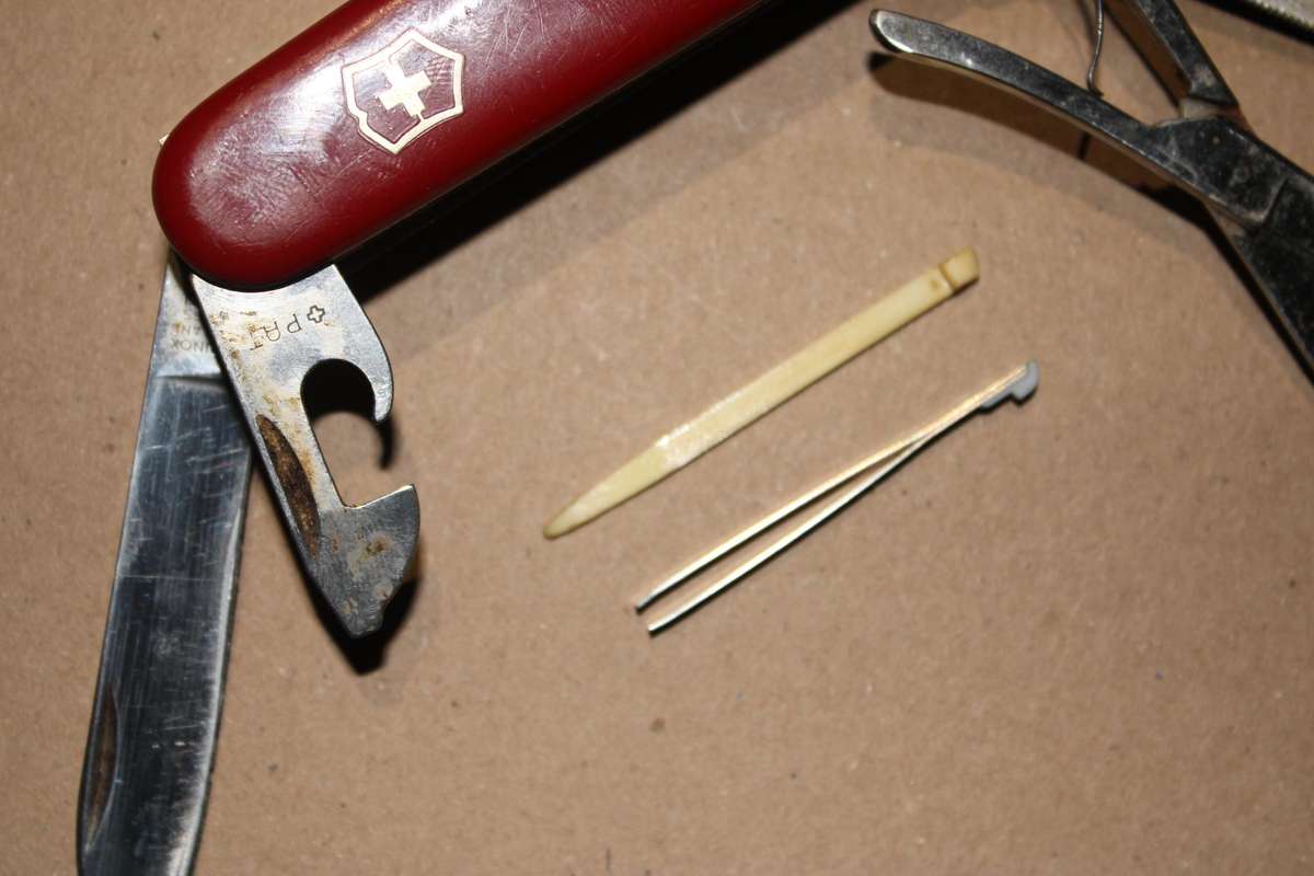 vICTORINOX  SWISS ARMY KNIFE OFFICIER SUISSE