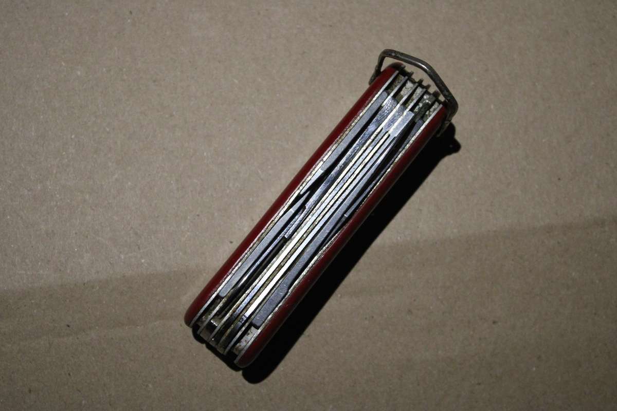 vICTORINOX  SWISS ARMY KNIFE OFFICIER SUISSE