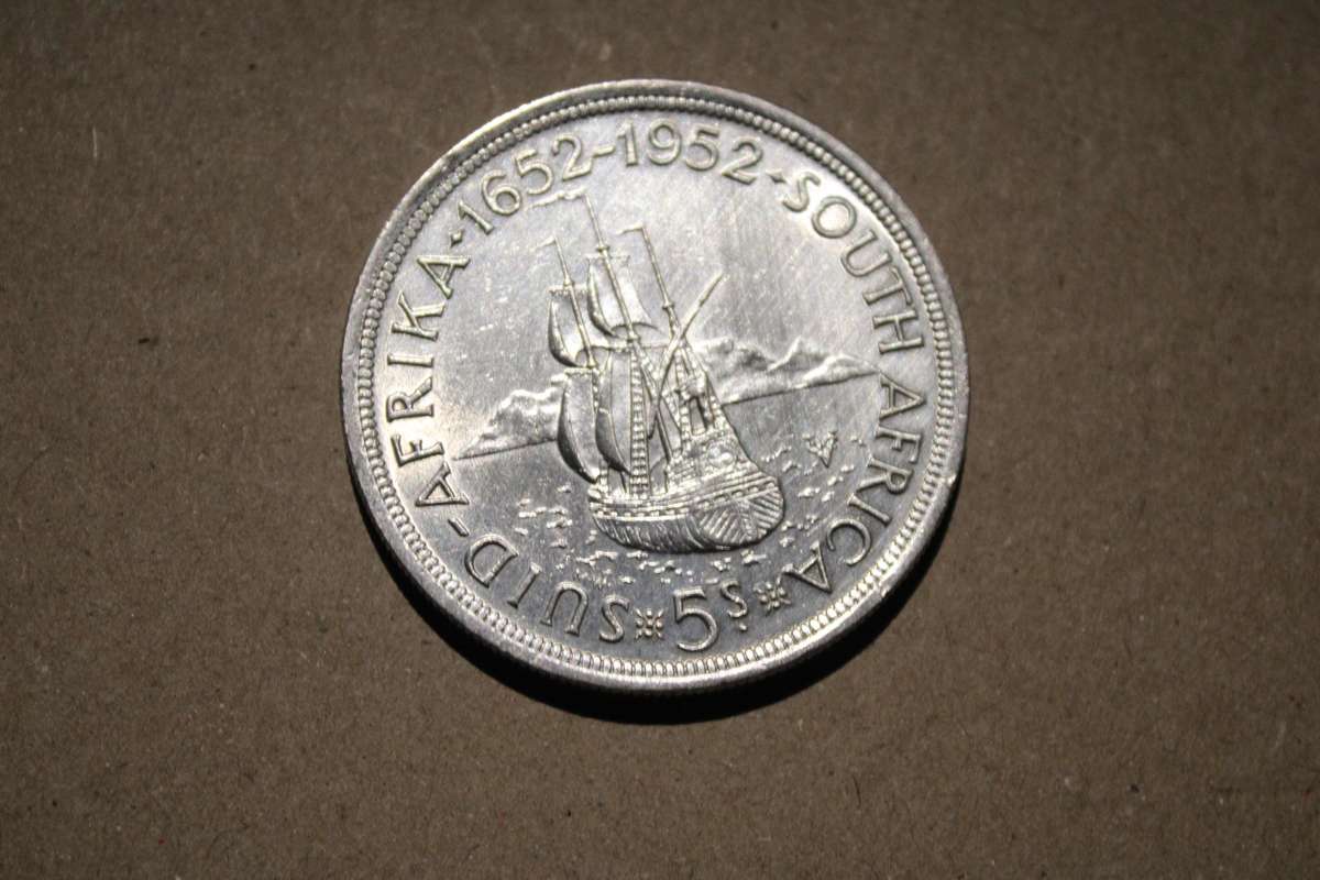 1952 UNION OF SOUTH AFRICA 5 SHILLING SILVER COIN
