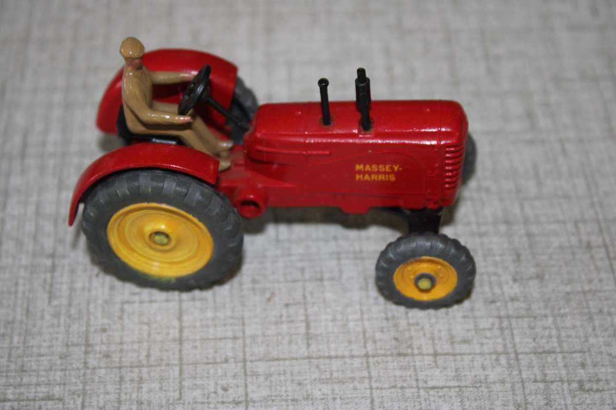 RARE COLLECTABLE DINKY     MASSEY HARRIS 1:38 TRACTOR VERY HARD TO FIND