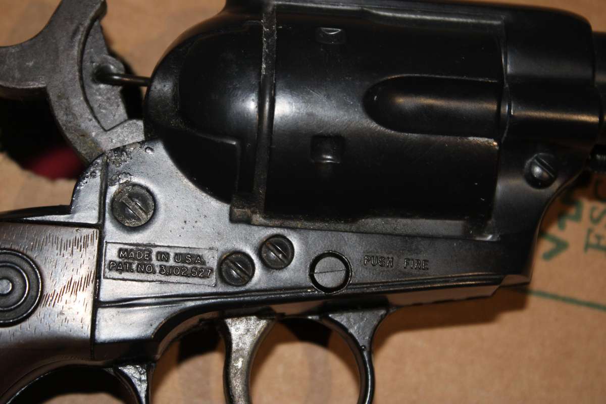 RARE  VERY COLLECTABLE   VINTAGE  DAISY BB GUN 1,77 CAL USA PEACEMAKER IN GREAT CONDITION