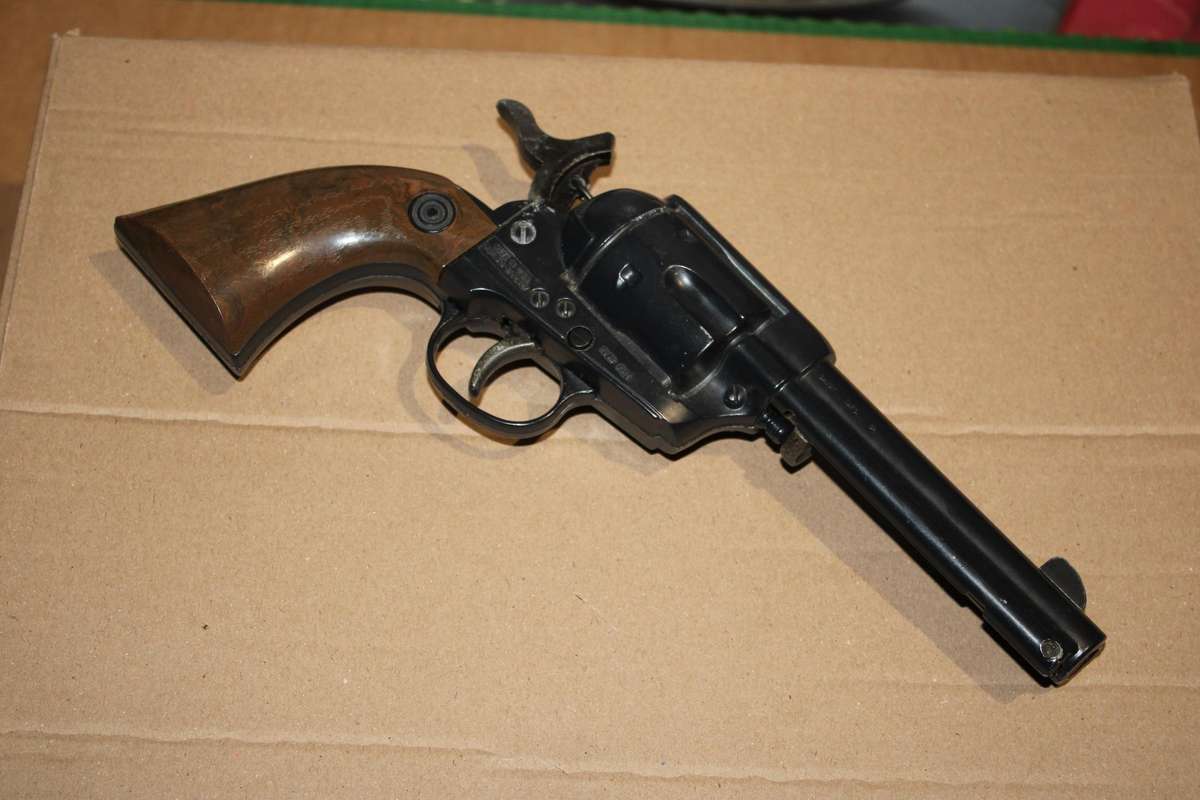 RARE  VERY COLLECTABLE   VINTAGE  DAISY BB GUN 1,77 CAL USA PEACEMAKER IN GREAT CONDITION