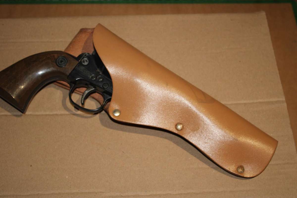 RARE  VERY COLLECTABLE   VINTAGE  DAISY BB GUN 1,77 CAL USA PEACEMAKER IN GREAT CONDITION