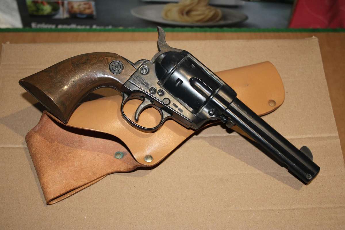 RARE  VERY COLLECTABLE   VINTAGE  DAISY BB GUN 1,77 CAL USA PEACEMAKER IN GREAT CONDITION