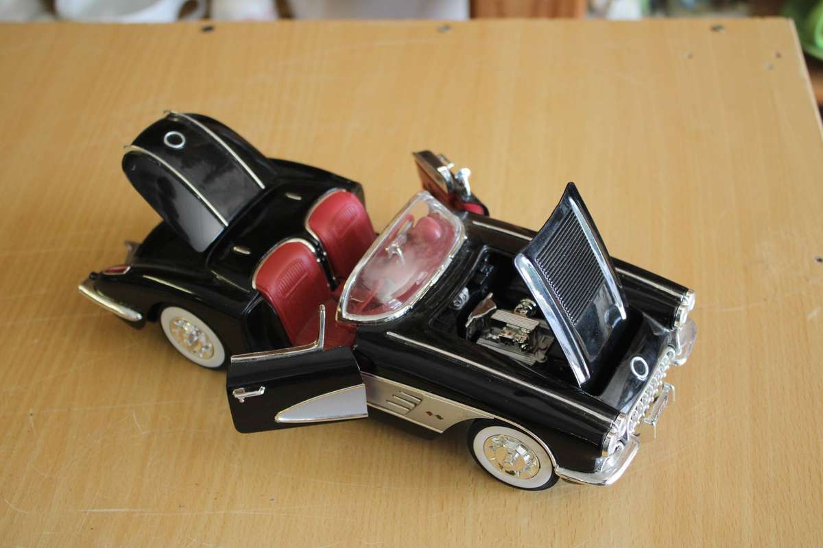 1958 CHEV CORVETTE SCALE 1:18