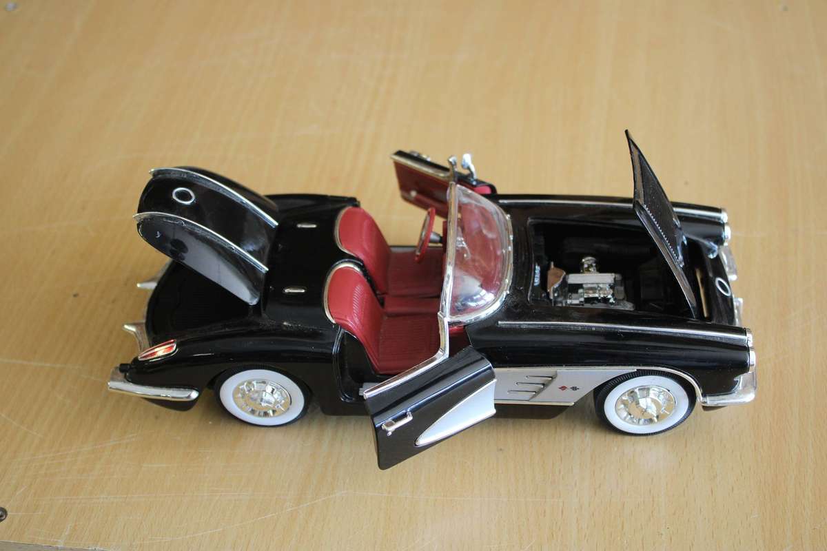 1958 CHEV CORVETTE SCALE 1:18