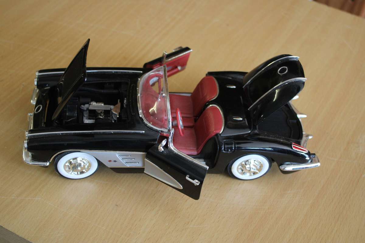 1958 CHEV CORVETTE SCALE 1:18