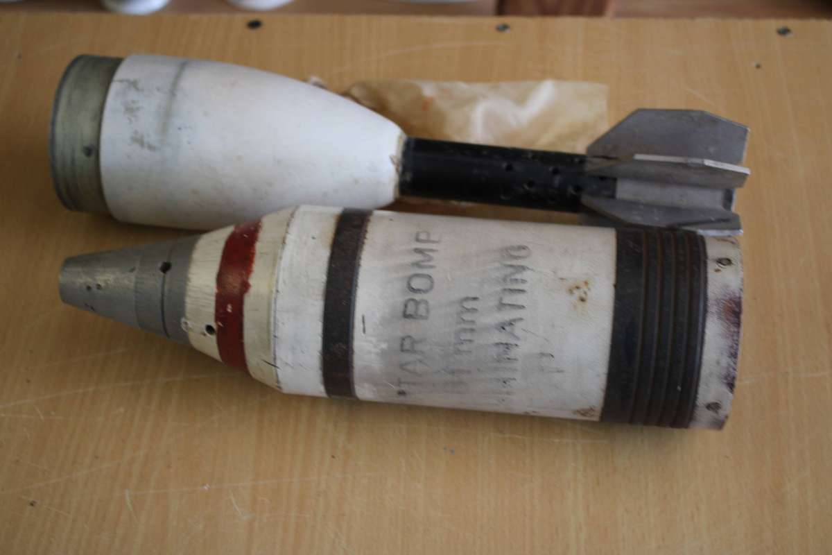 SADF BORDER WAR 81 MM ILLUMINATING MORTAR CASING COMPLETE WITH PARASHUTE BAG DE ACTIVATED