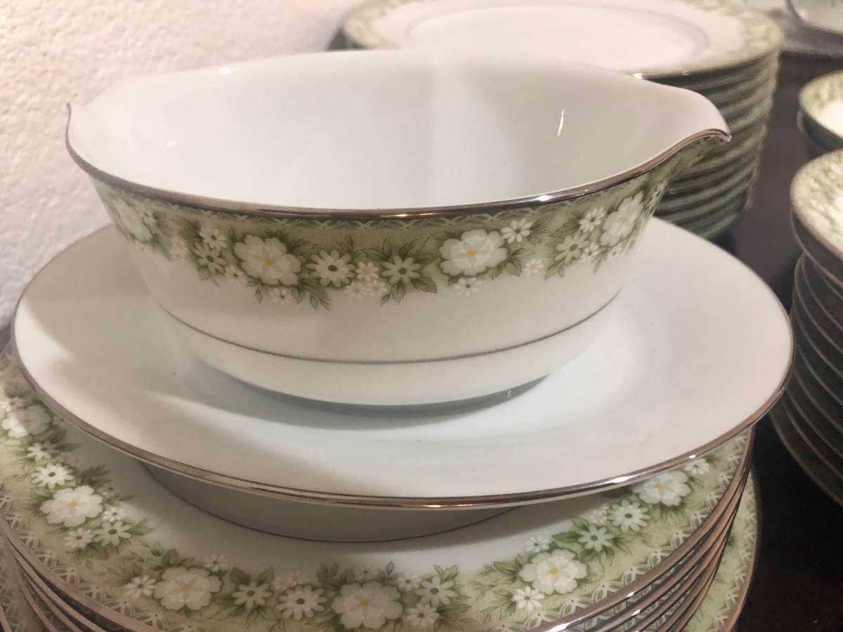 Noritake Princeton 100 Piece Dining and tea set