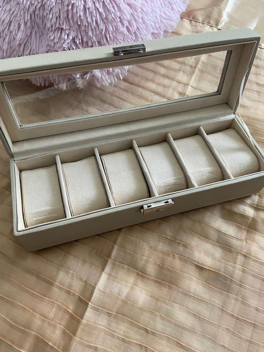 Watch Display Case, Lot 11 Of 13