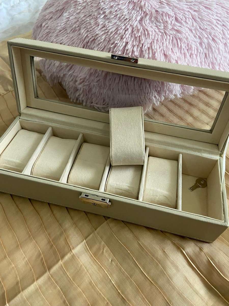 Watch Display Case, Lot 11 Of 13