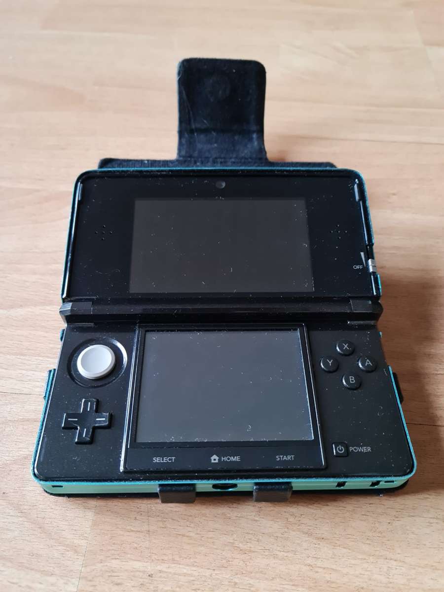 Nintendo 3DS + 12 3DS Games