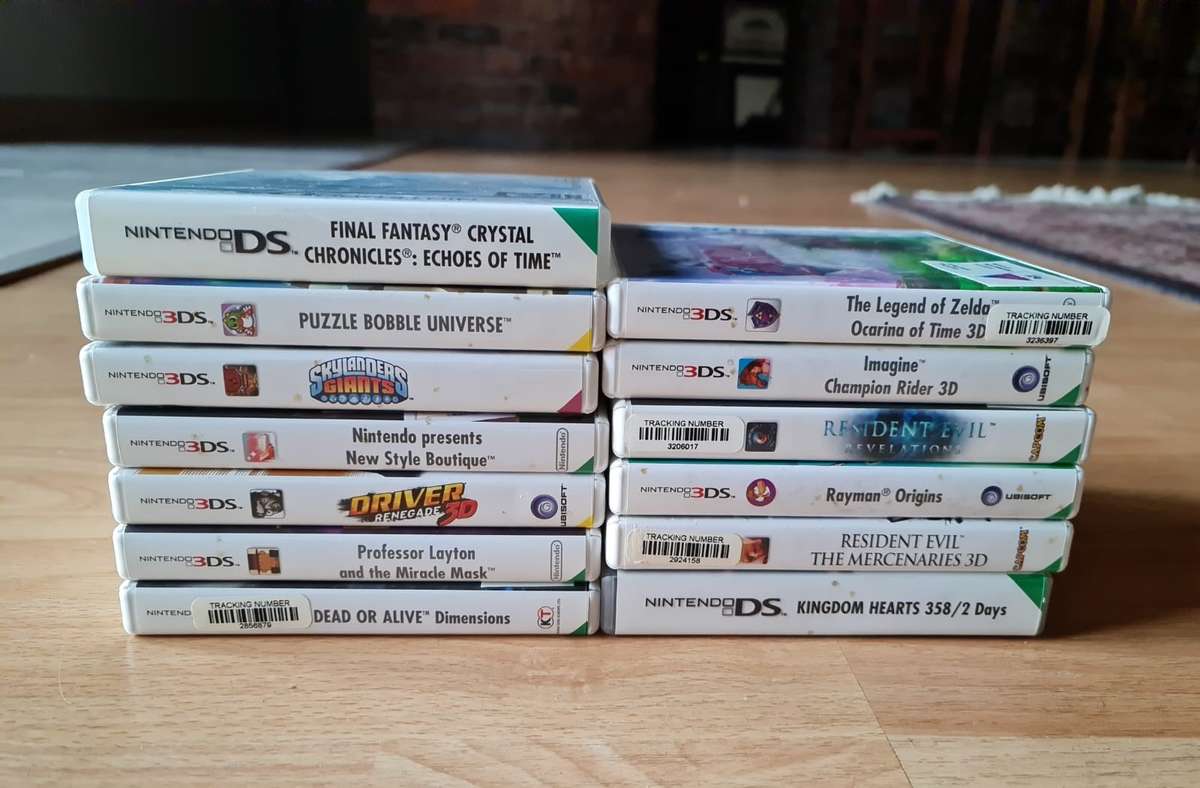 Nintendo 3DS + 12 3DS Games
