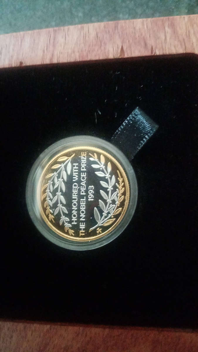 Nelson Mandela bimetallic 1/4oz commemorative medal with wooden box and certificate.